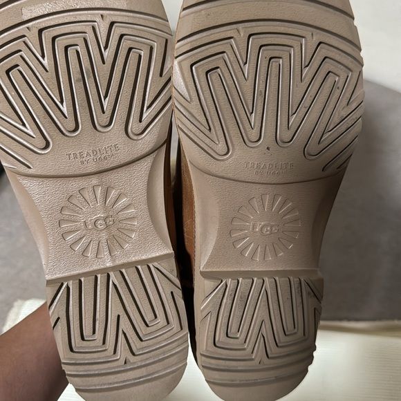 Women UGG Boots - Picture 6 of 6